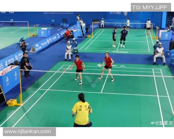 重庆羽毛球队团队协作引发热议球员间默契与竞争的微妙平衡